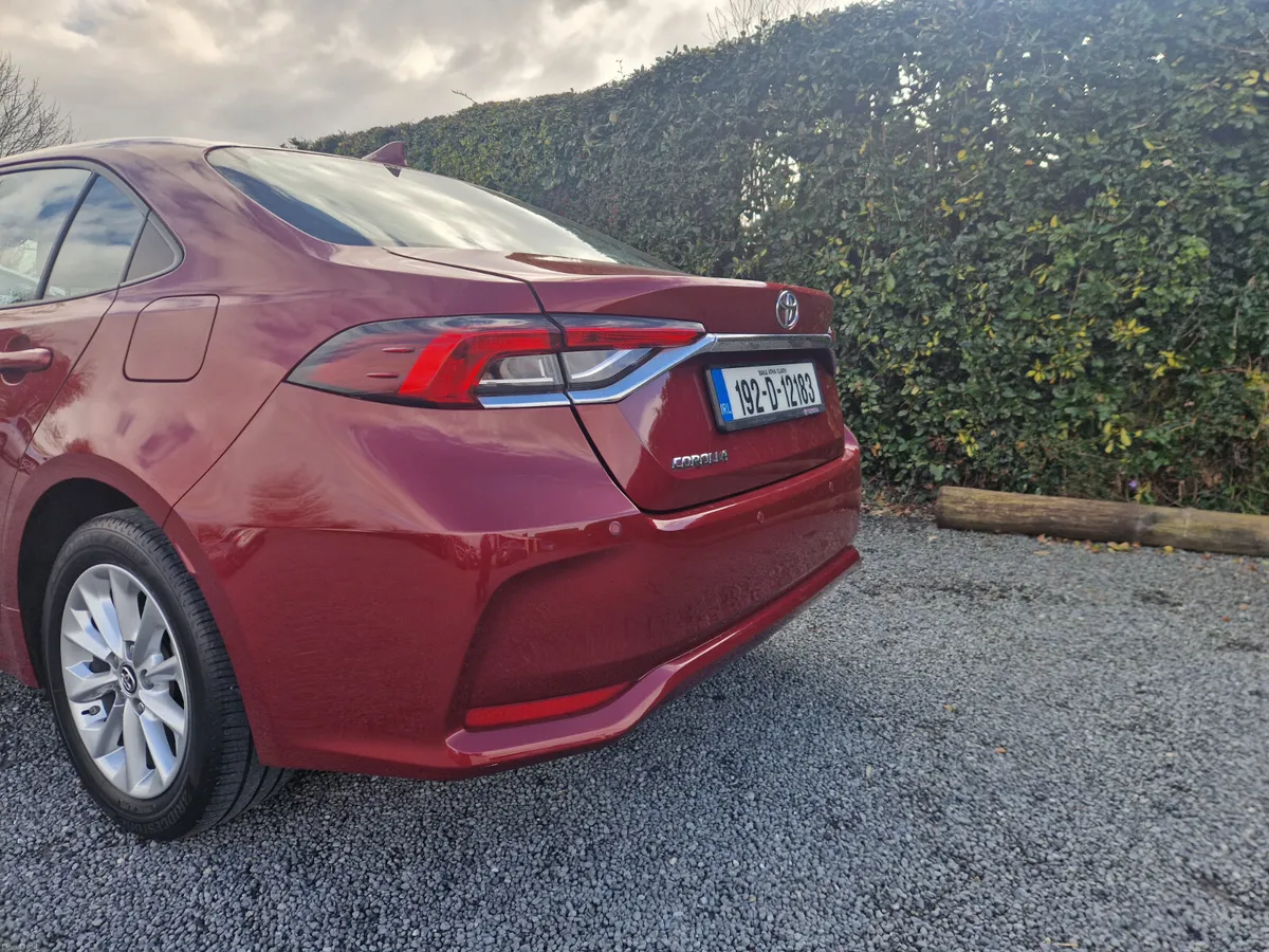 Toyota Corolla AURA 1.6 PETROL MANUAL 2019 - Image 3