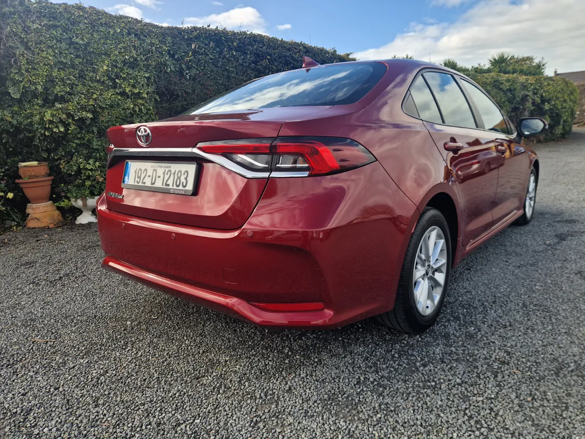 Toyota Corolla AURA 1.6 PETROL MANUAL 2019 - Image 4