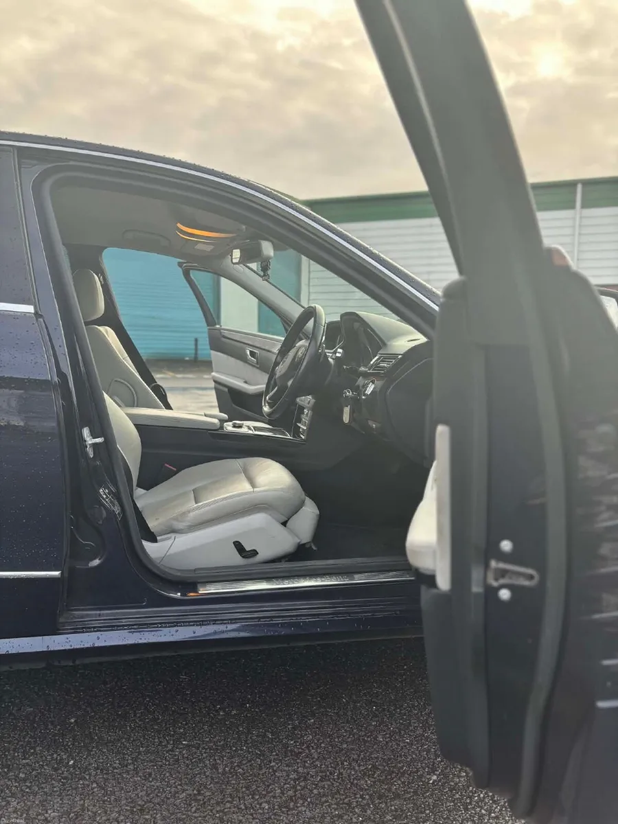 Mercedes-Benz E-Class 2010 - Image 3