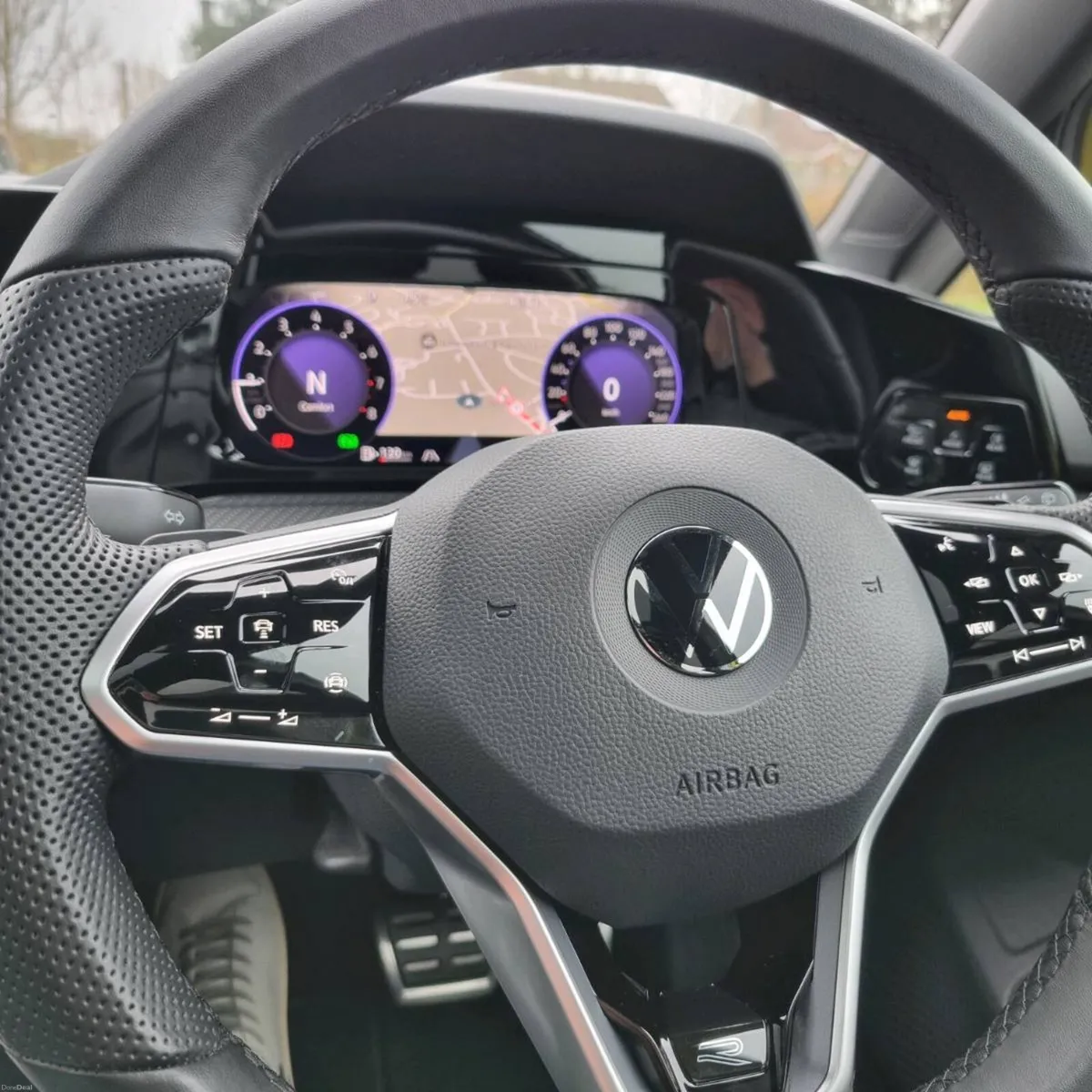 VW Golf with Sunroof.  Automatic.  €7k of extras. - Image 4