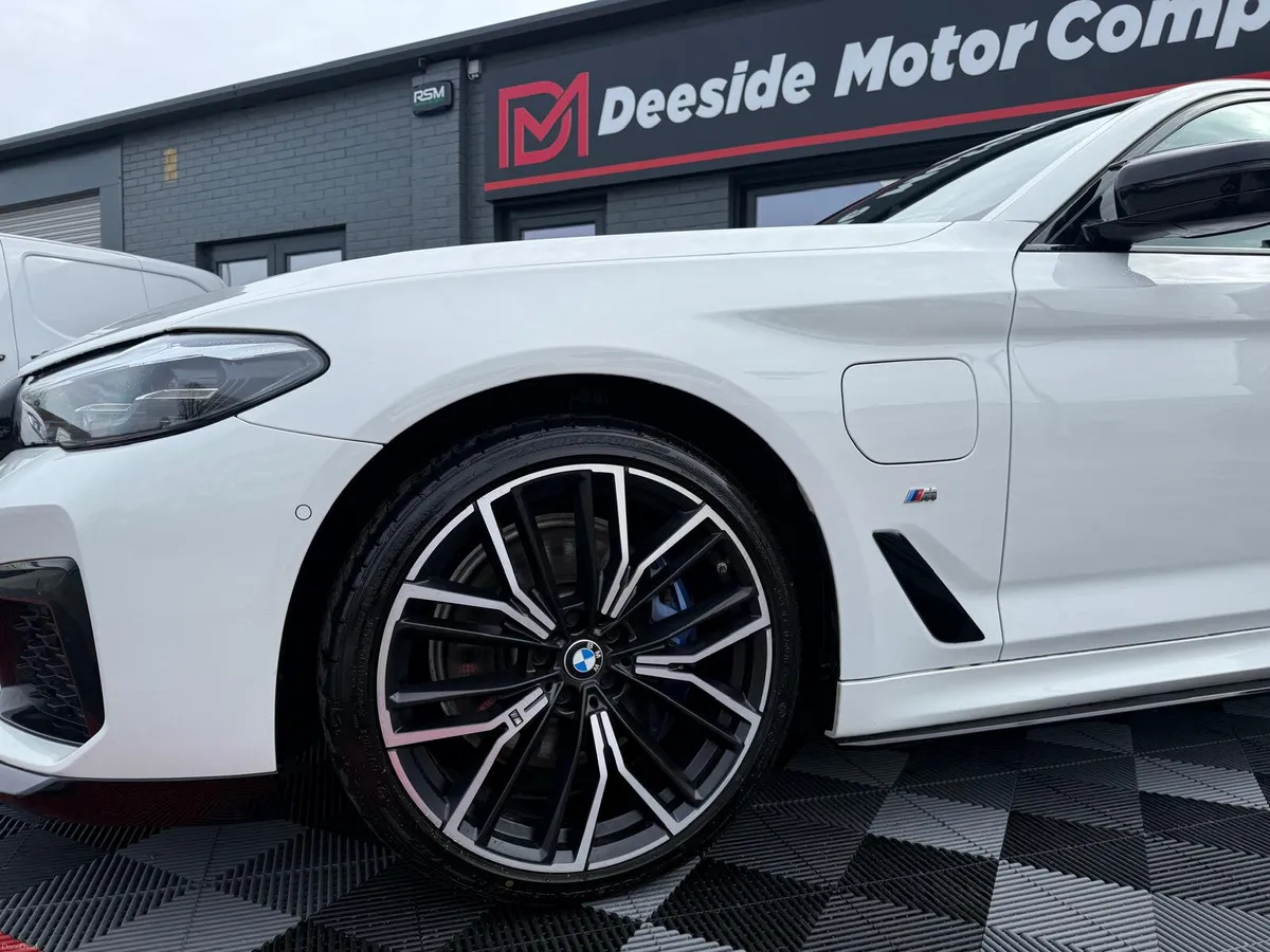 BMW 5-Series 2021, 64km's , NEW 20" ALLOYS - Image 3