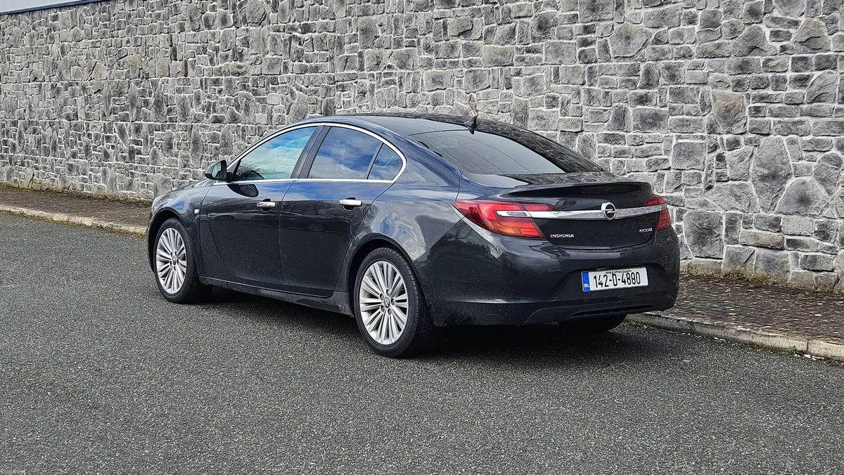 Opel Insignia - Image 1
