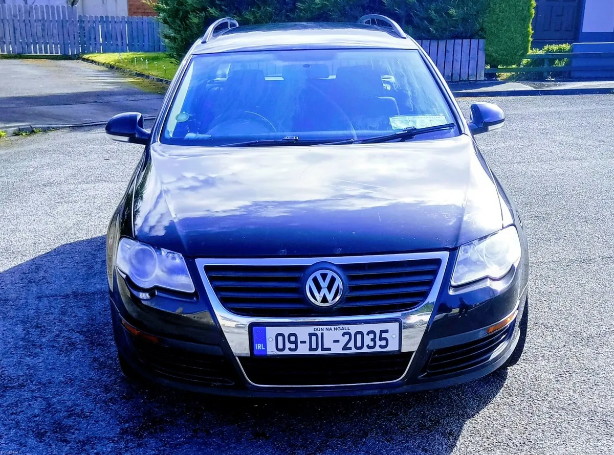 Volkswagen Passat 2009 Diesel - Image 1