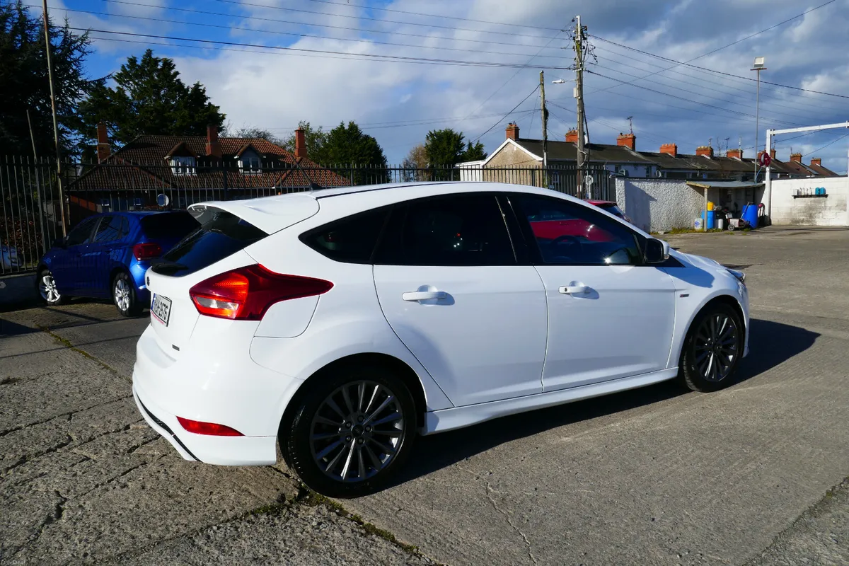 181 FORD FOCUS 1.0 ECOBOOST ST-LINE 140 140PS 5DR - Image 4