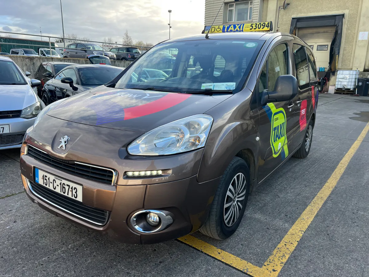 Peugeot Partner 2015 Auto NCT 09/26 TAX 09/26 - Image 1