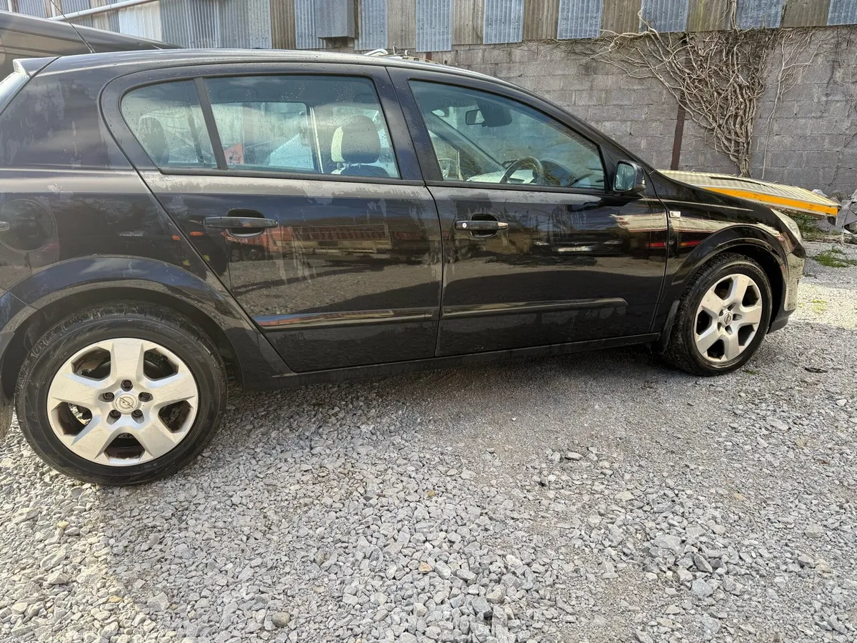 Astra 08 new nct 03/27 tax 04/26 - Image 1