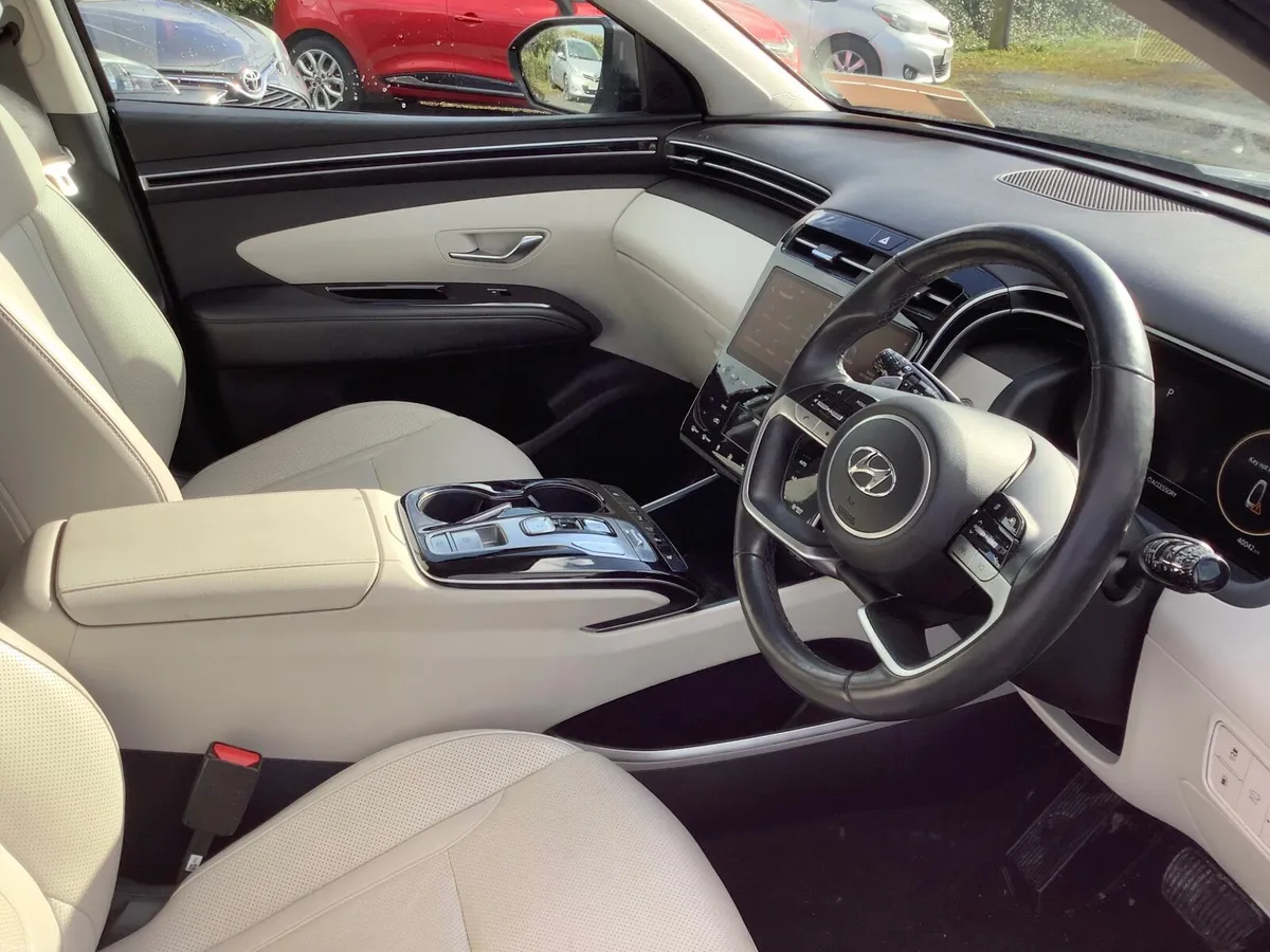 21 Hyundai Tucson 1.6 petrol hybrid,4WD executive - Image 4