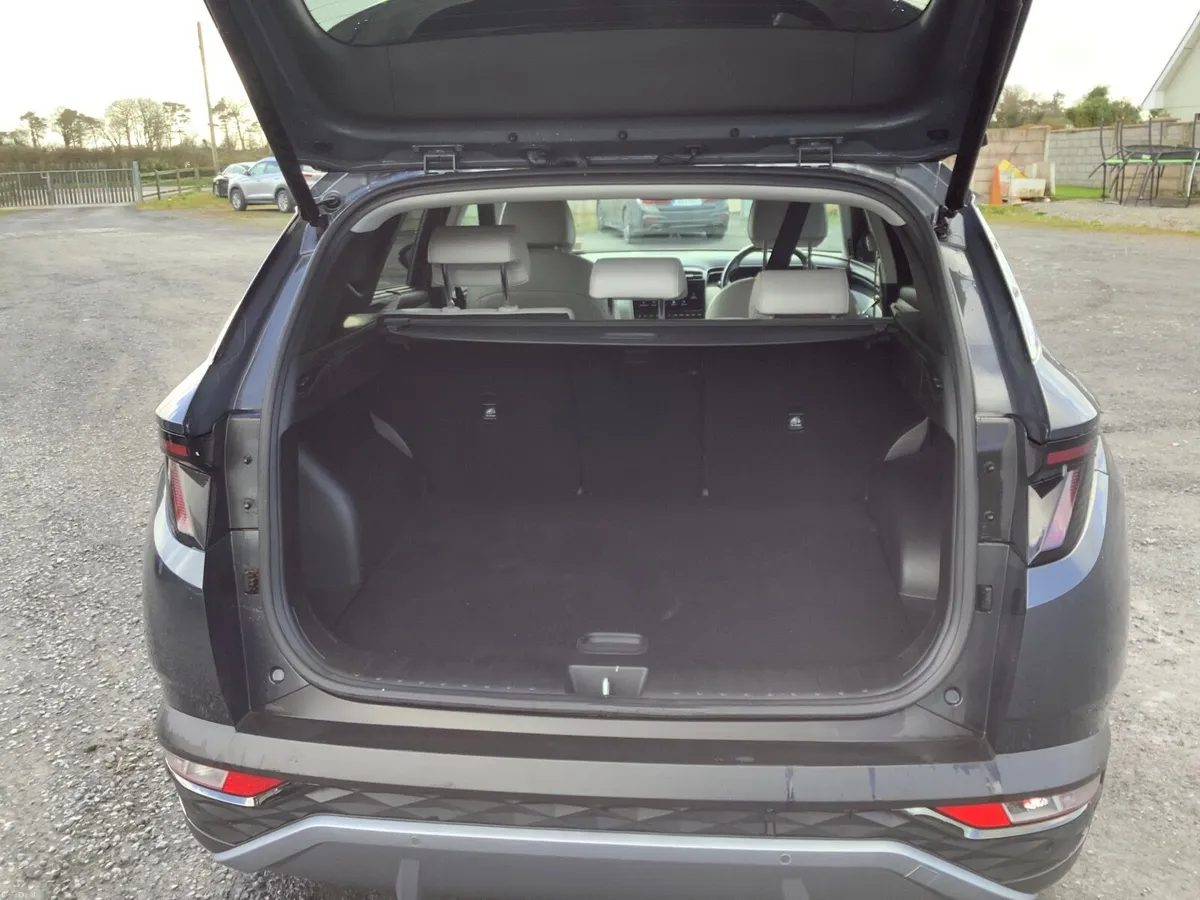 21 Hyundai Tucson 1.6 petrol hybrid,4WD executive - Image 3