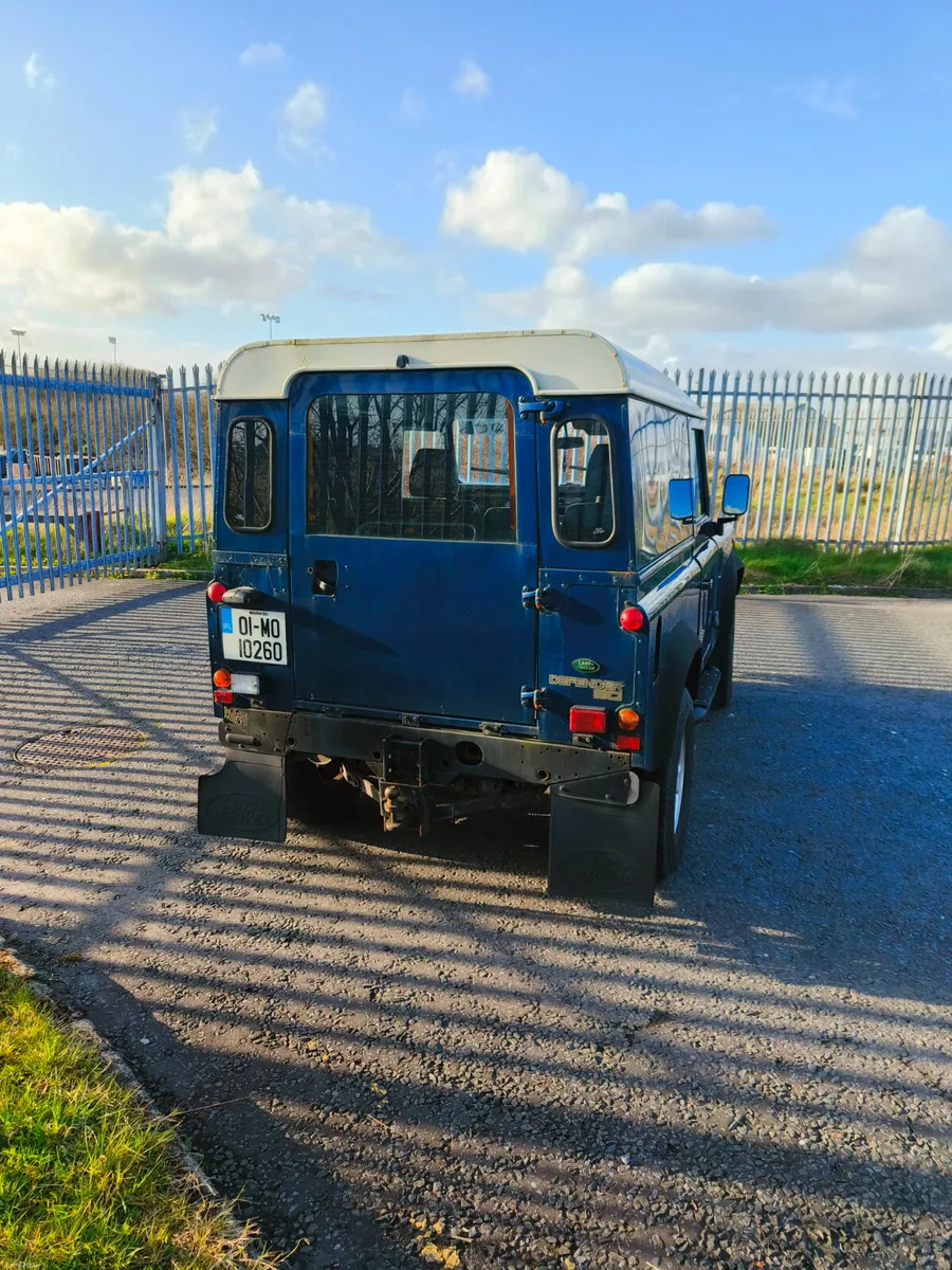 Land Rover Defender 2001 - Image 3