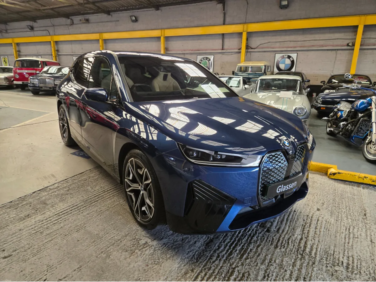 BMW iX XDRIVE40 M SPORT// STUNNING CAR// UPGRADE A - Image 3