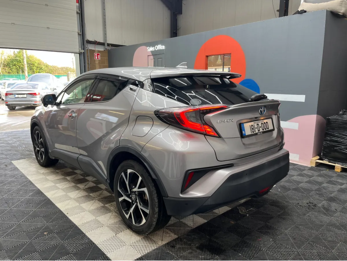 Toyota C-HR 2018 TOYOTA C-HR G LED EDITION 1.8 AUT - Image 4