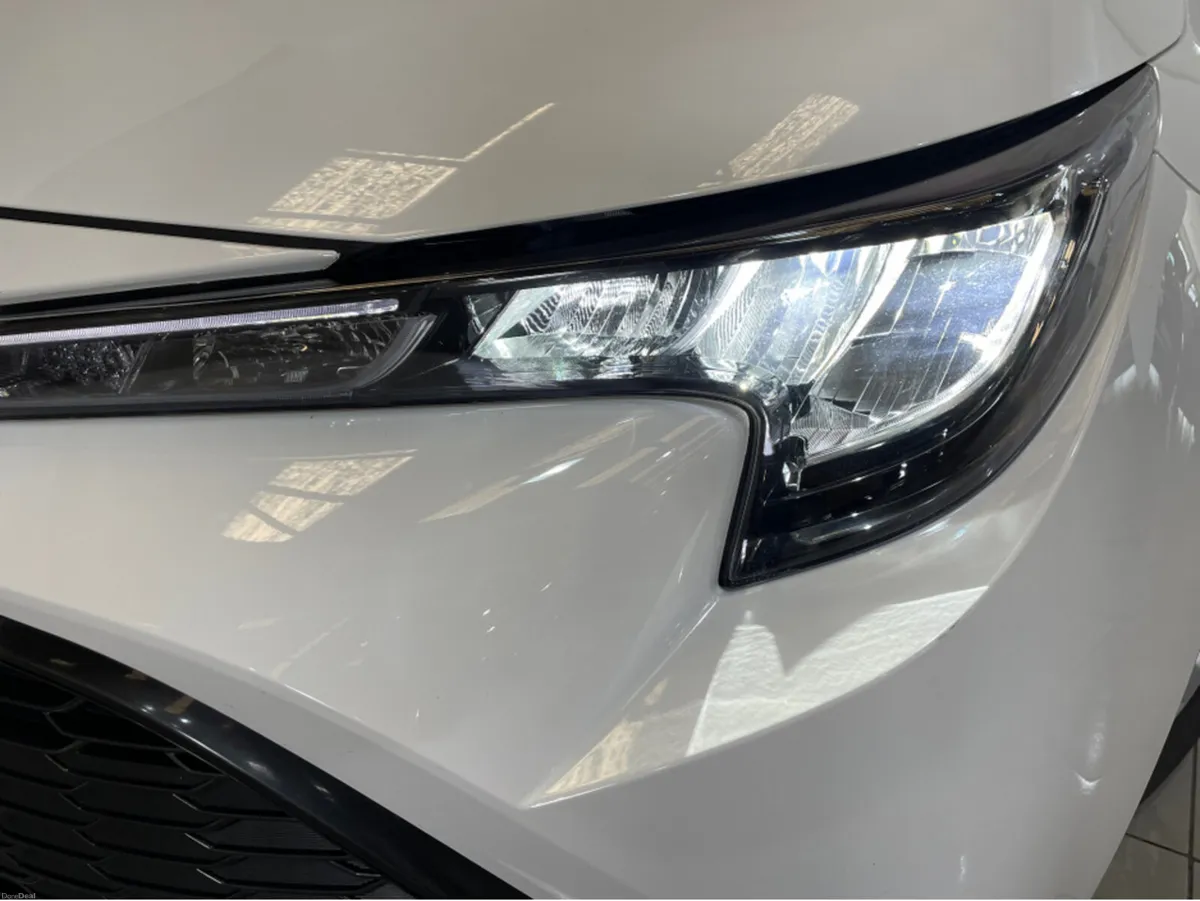 Toyota Corolla LUNA H/B 4DR AUTO HYBRID - Image 4