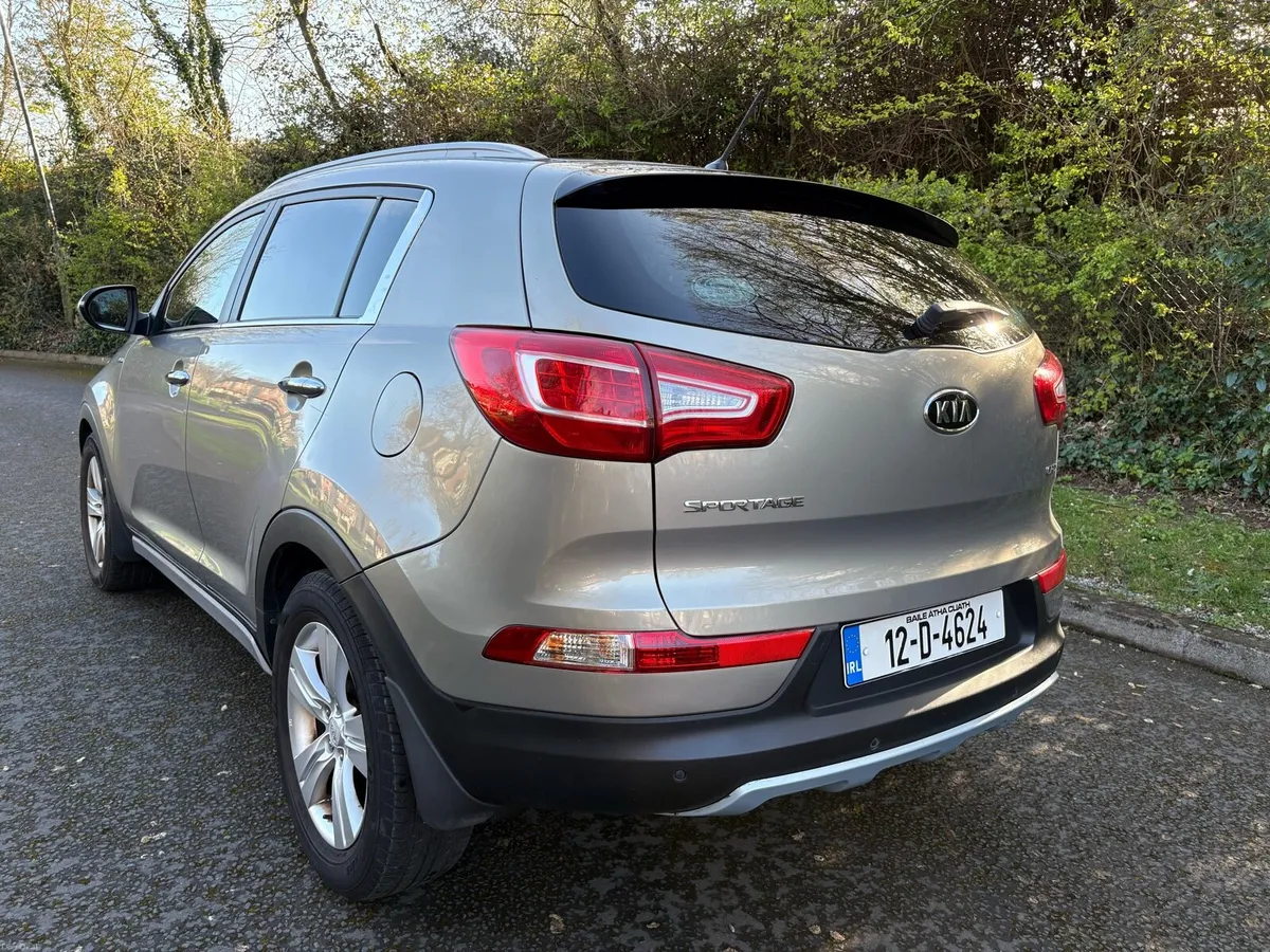 12 KIA SPORTAGE 2.0 DIESEL 4x4 - Image 4