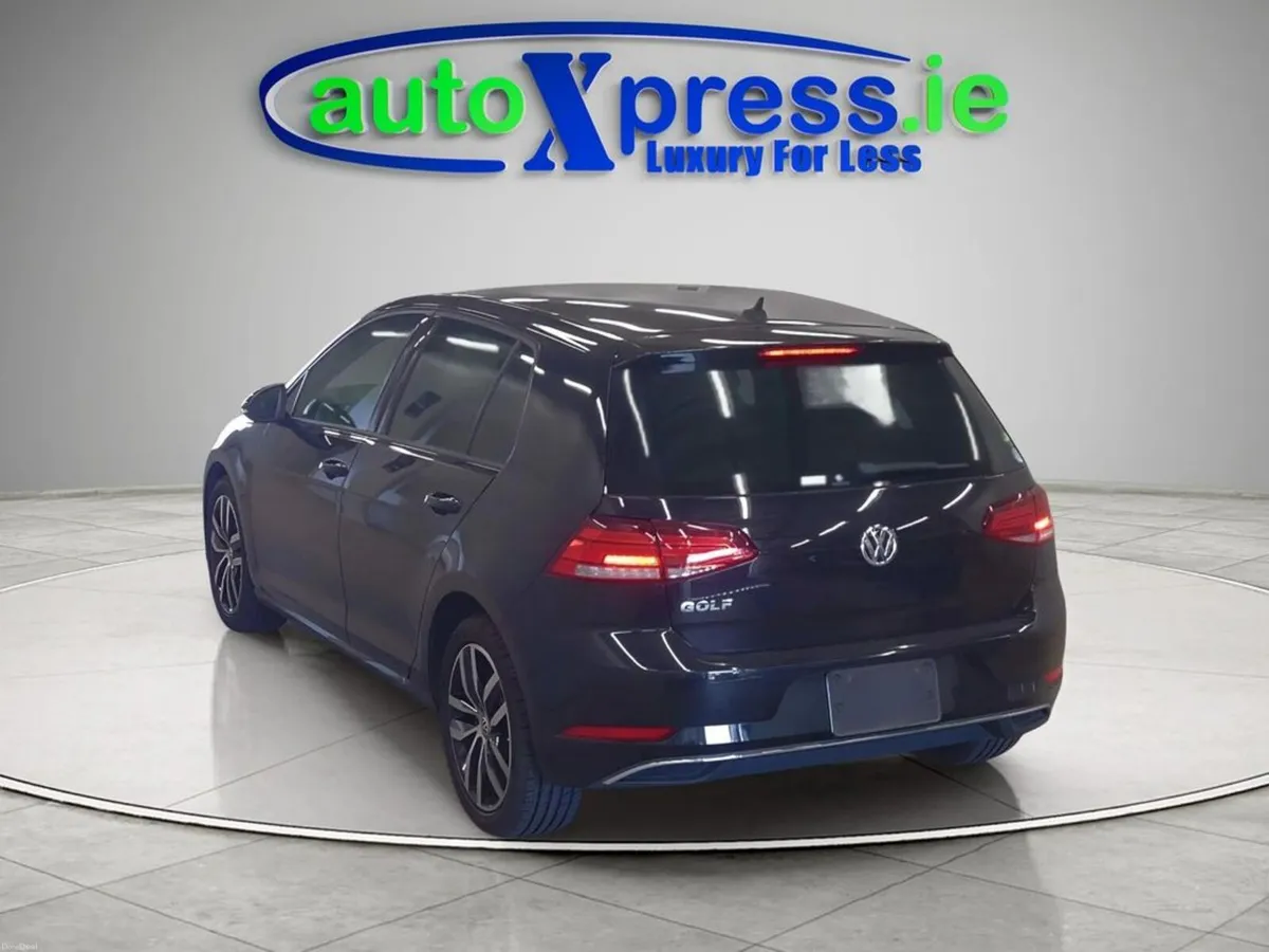 Volkswagen Golf 1.2 	TSI COMFORT LINE, Reversing c - Image 3