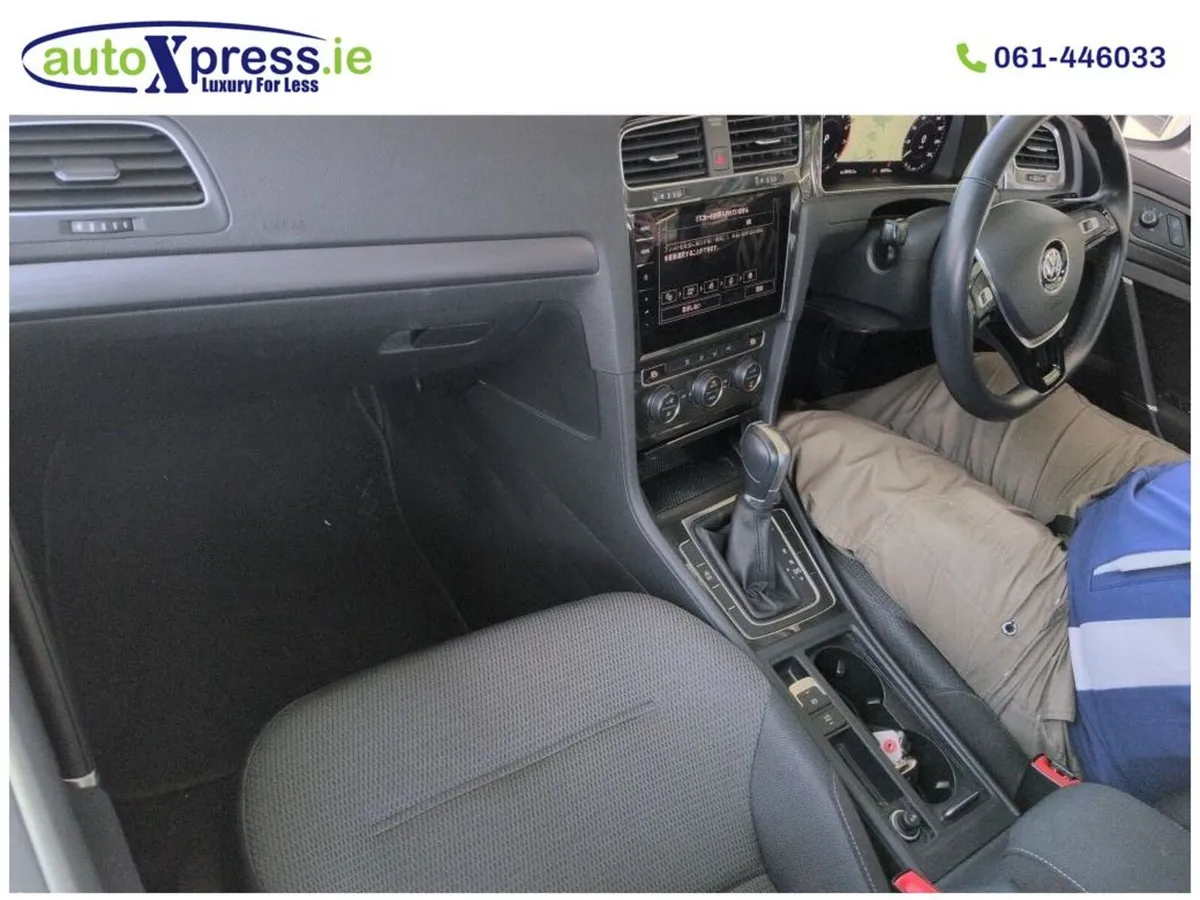 Volkswagen Golf 1.2 	TSI COMFORT LINE, Reversing c - Image 2