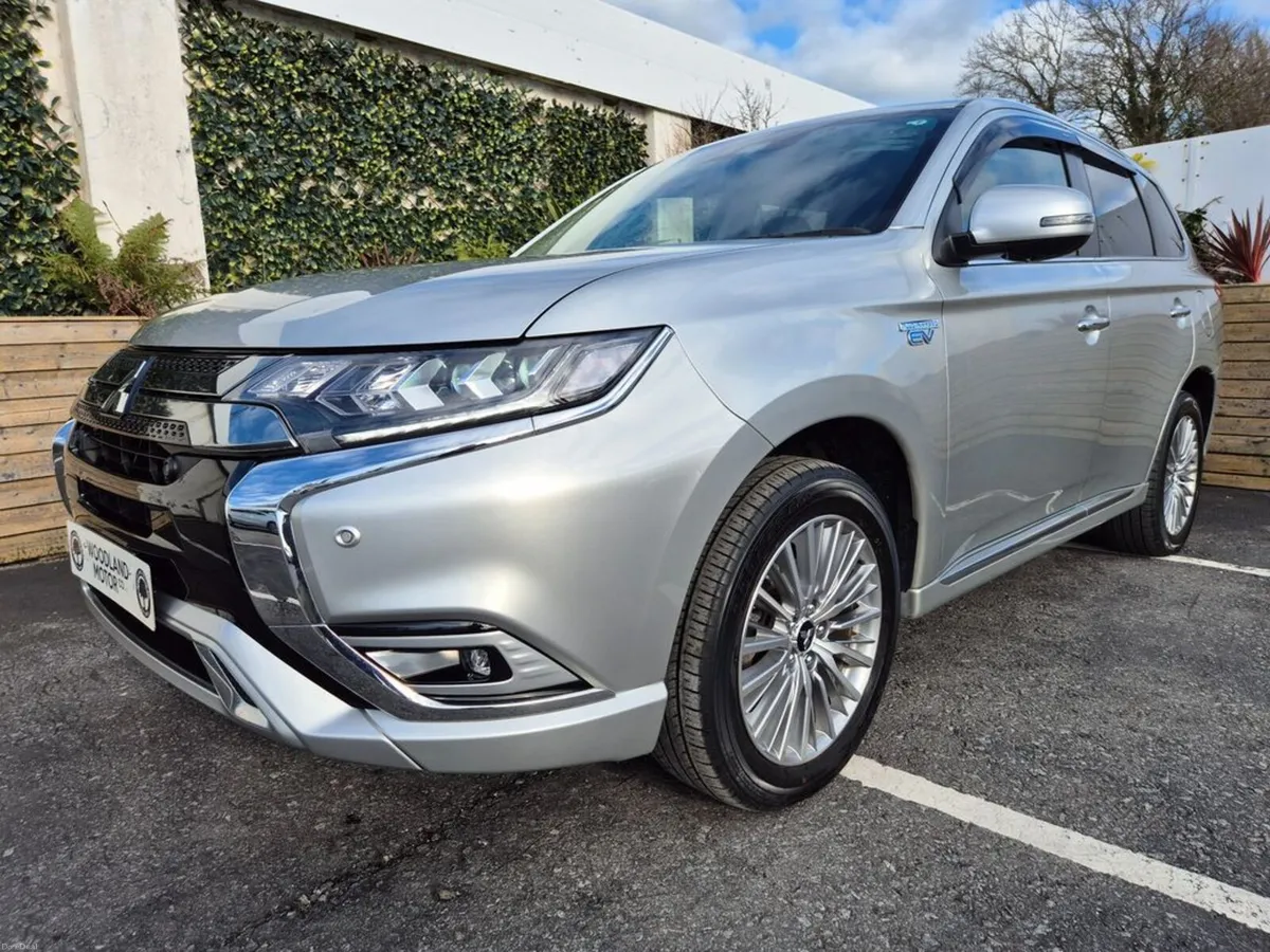Mitsubishi Outlander 2.4 PHEV / INTENSE SAFETY PAC - Image 3