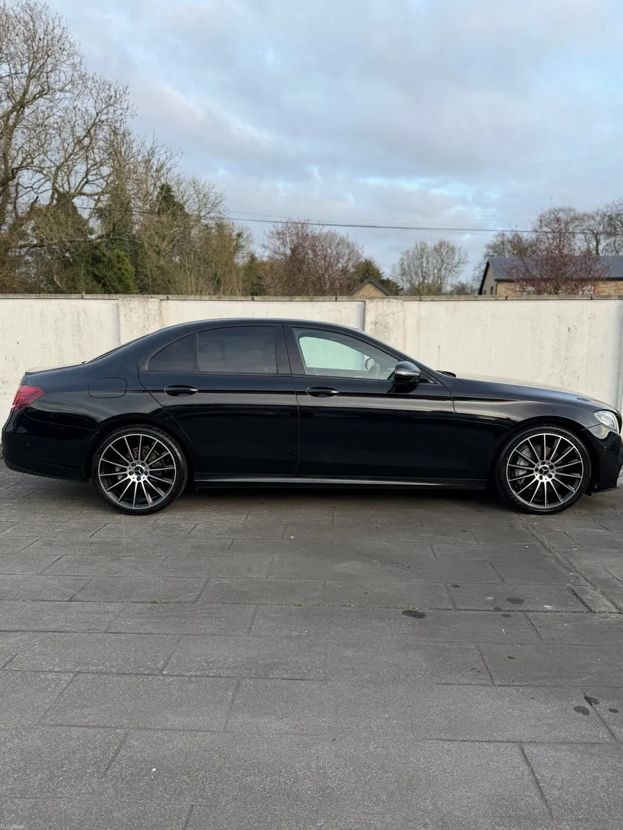 Mercedes-Benz E Class 220 D AMG Night EditionAUTO - Image 3