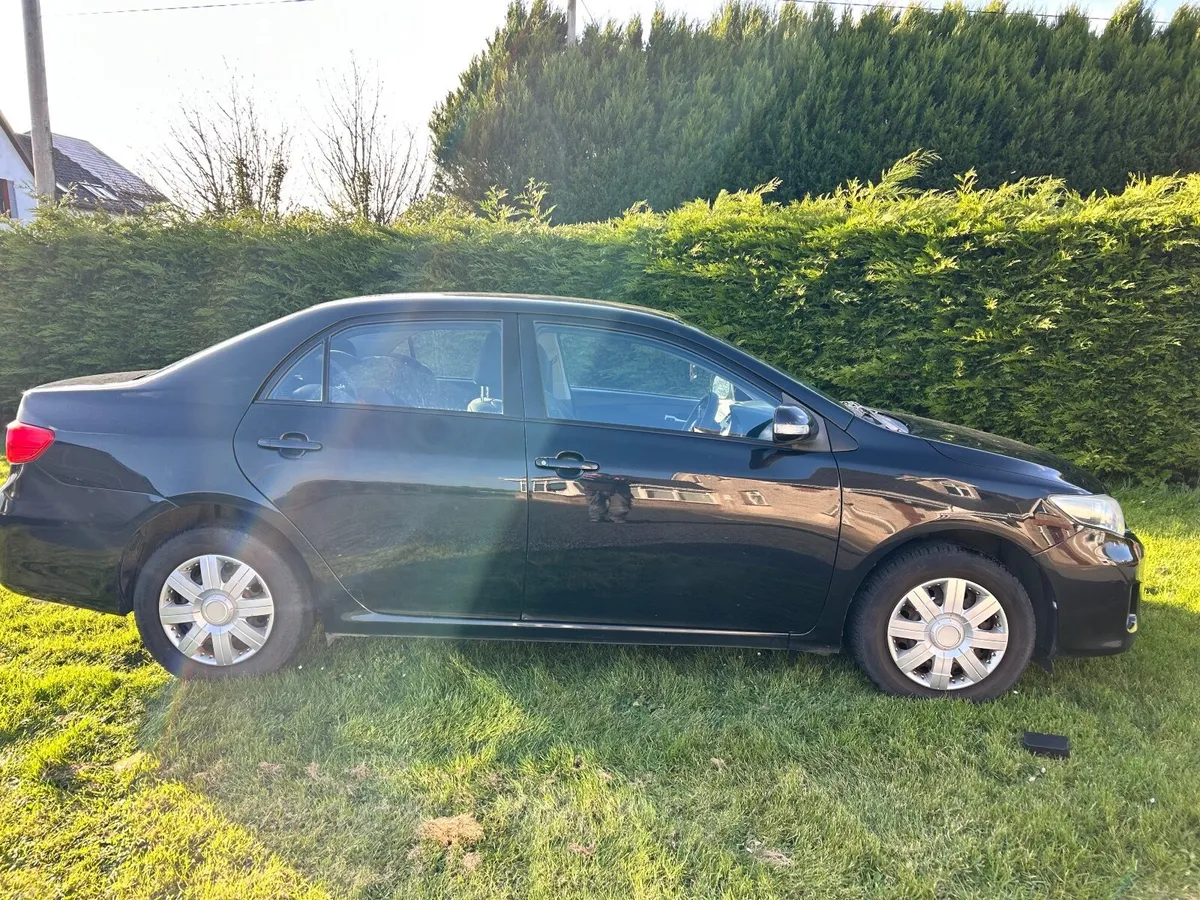 Toyota Corolla 2011 - Image 2