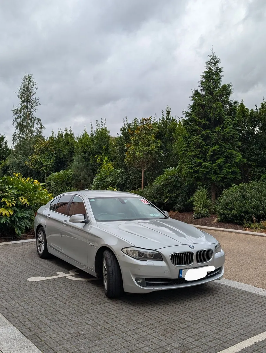 BMW 5-Series 2011 - Image 1