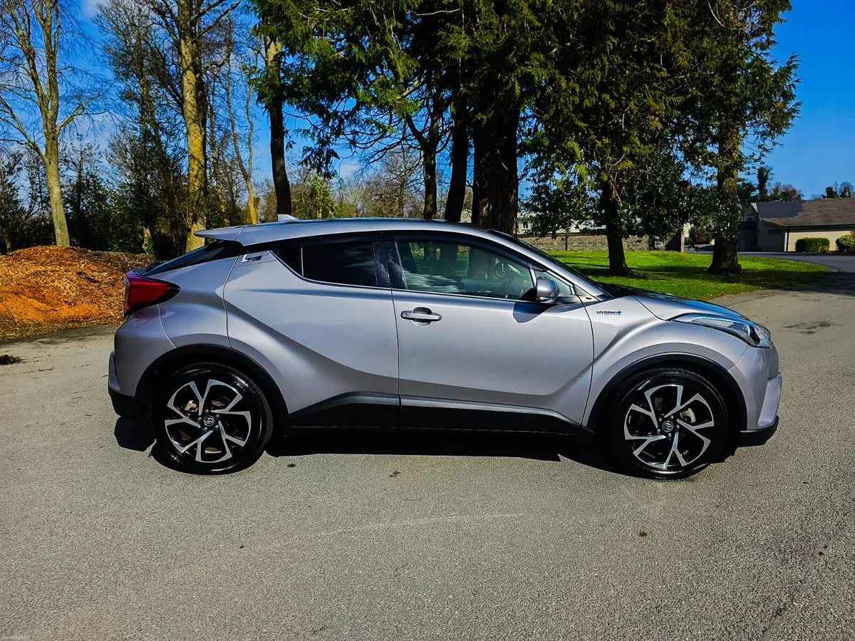 2017 Toyota C-HR 1.8 Petrol Hybrid Auto Top Spec G - Image 4