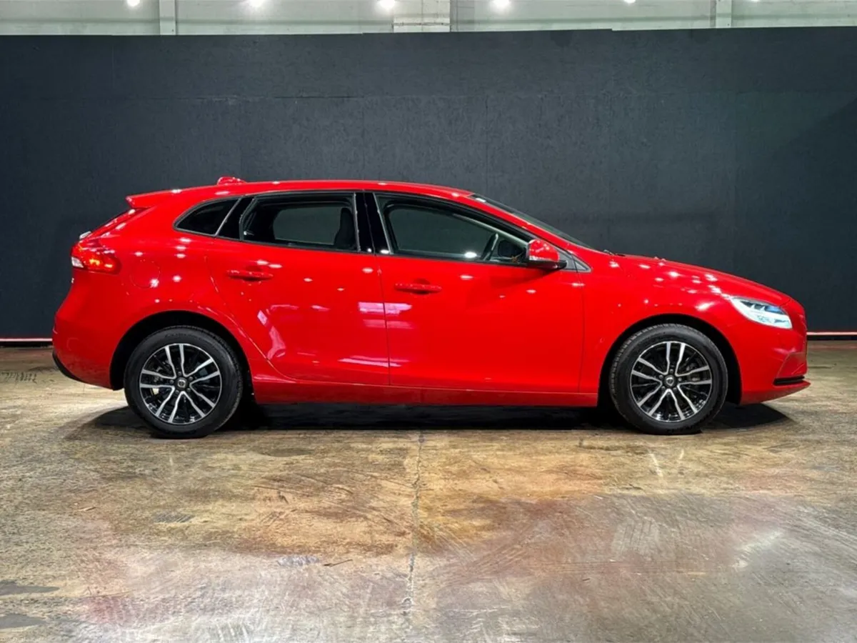 Volvo V40 T2 KINETIC EDITION - FACTORY ALLOYS - CR - Image 3