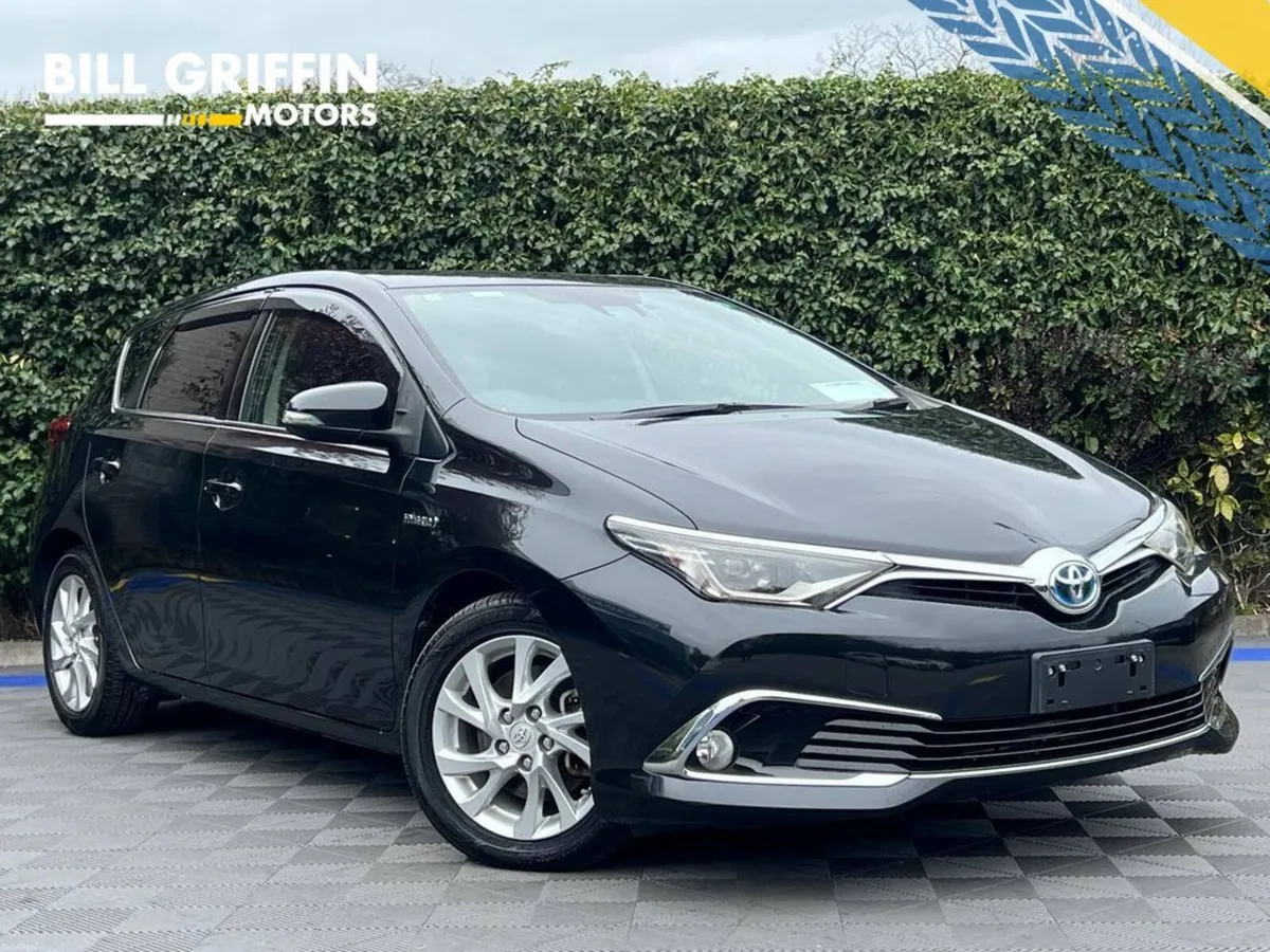 Toyota Auris 1.8 HYBRID // HALF LEATHER INTERIOR / - Image 1