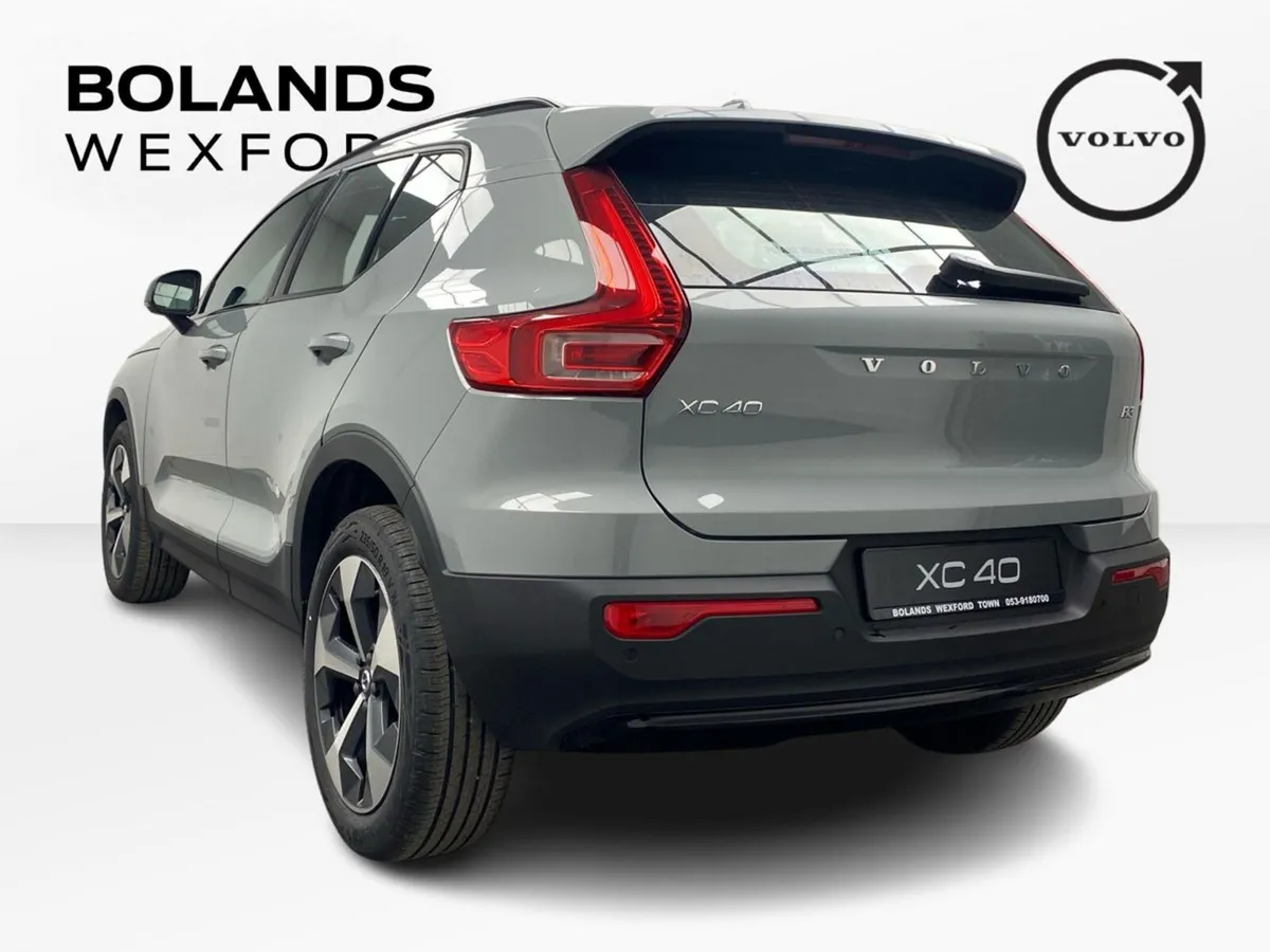 Volvo XC40 MILD HYBRID B3 PLUS in VAPOUR GREY - Image 4