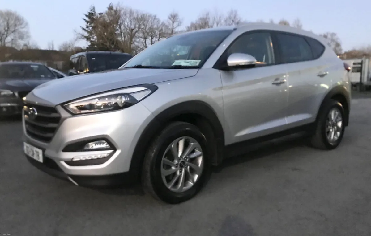 Hyundai Tucson 2.0 D Executive 4WD Leather - Image 3