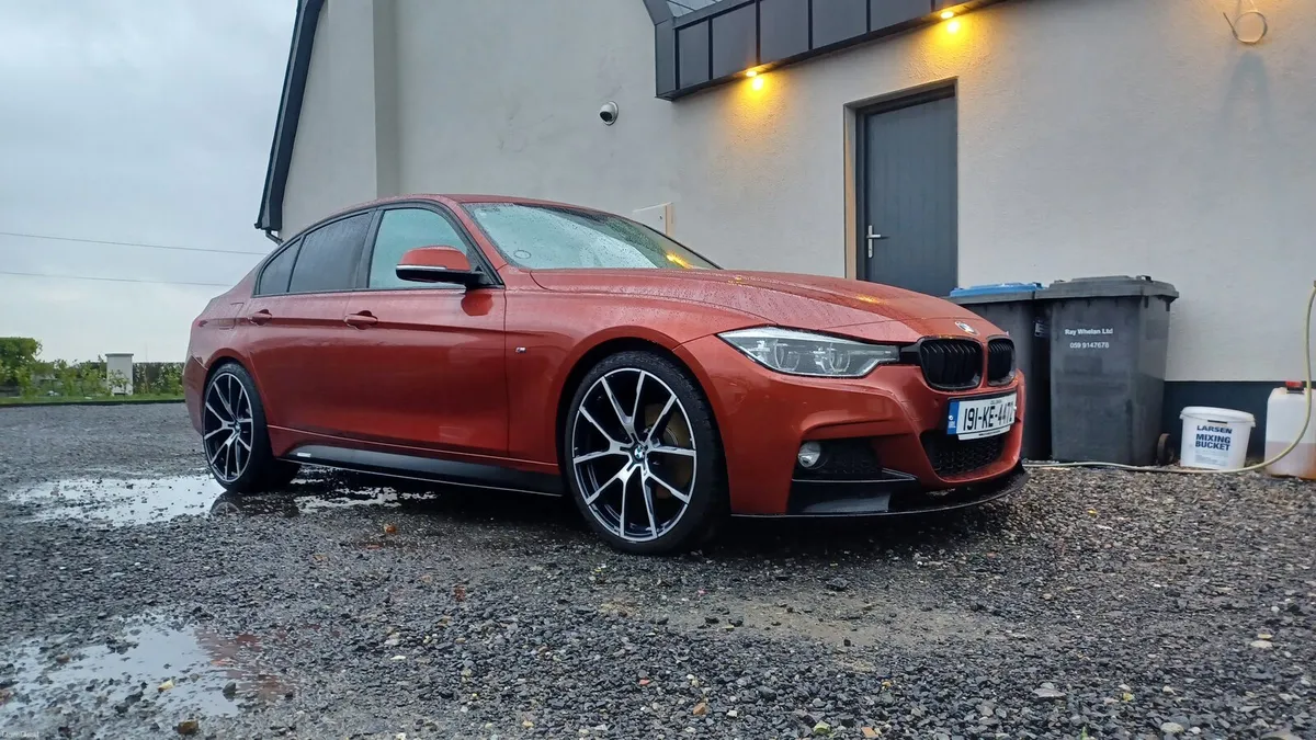 BMW 3-Series 2019 - Image 2