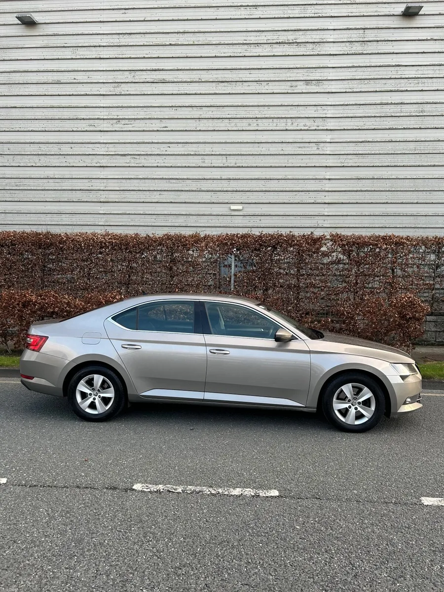 Skoda Superb 2018 - Image 2