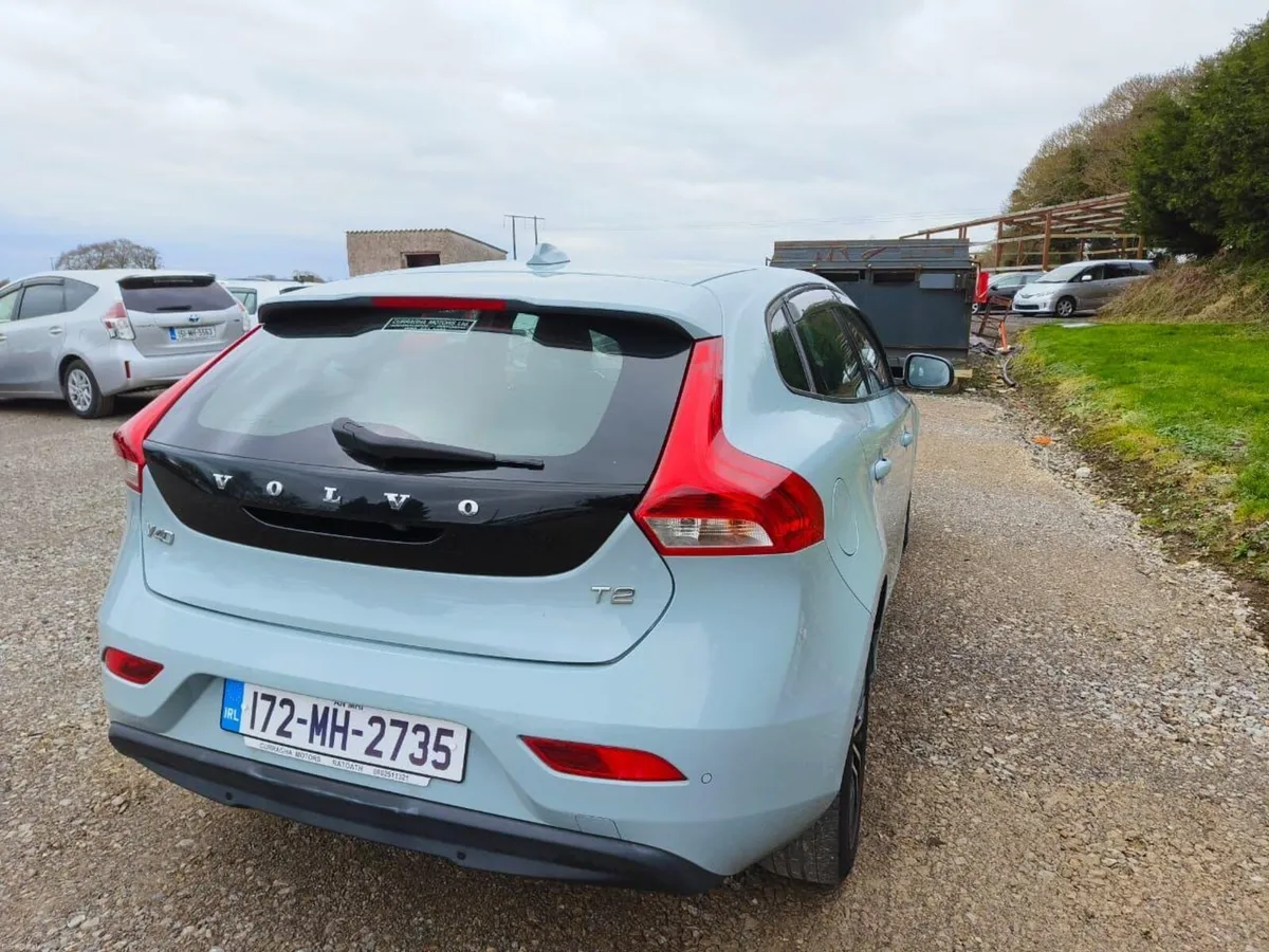 2017 Volvo V40 - Image 4