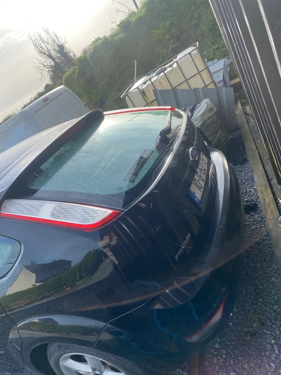Ford Focus 2010 - Image 2