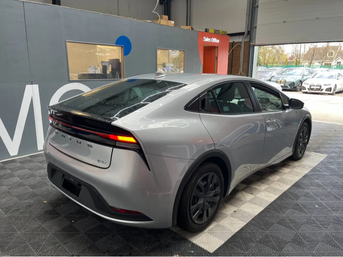 Toyota Prius 2025 TOYOTA PRIUS X 1.8 AUTOMATIC / C - Image 2