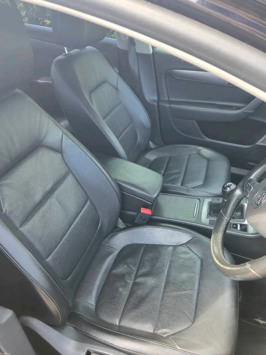 Volkswagen Passat - Image 4
