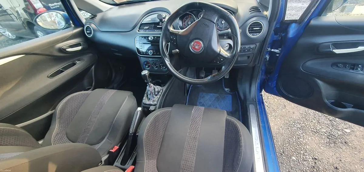 Fiat Punto 2011 EVO 1.6 - Image 4