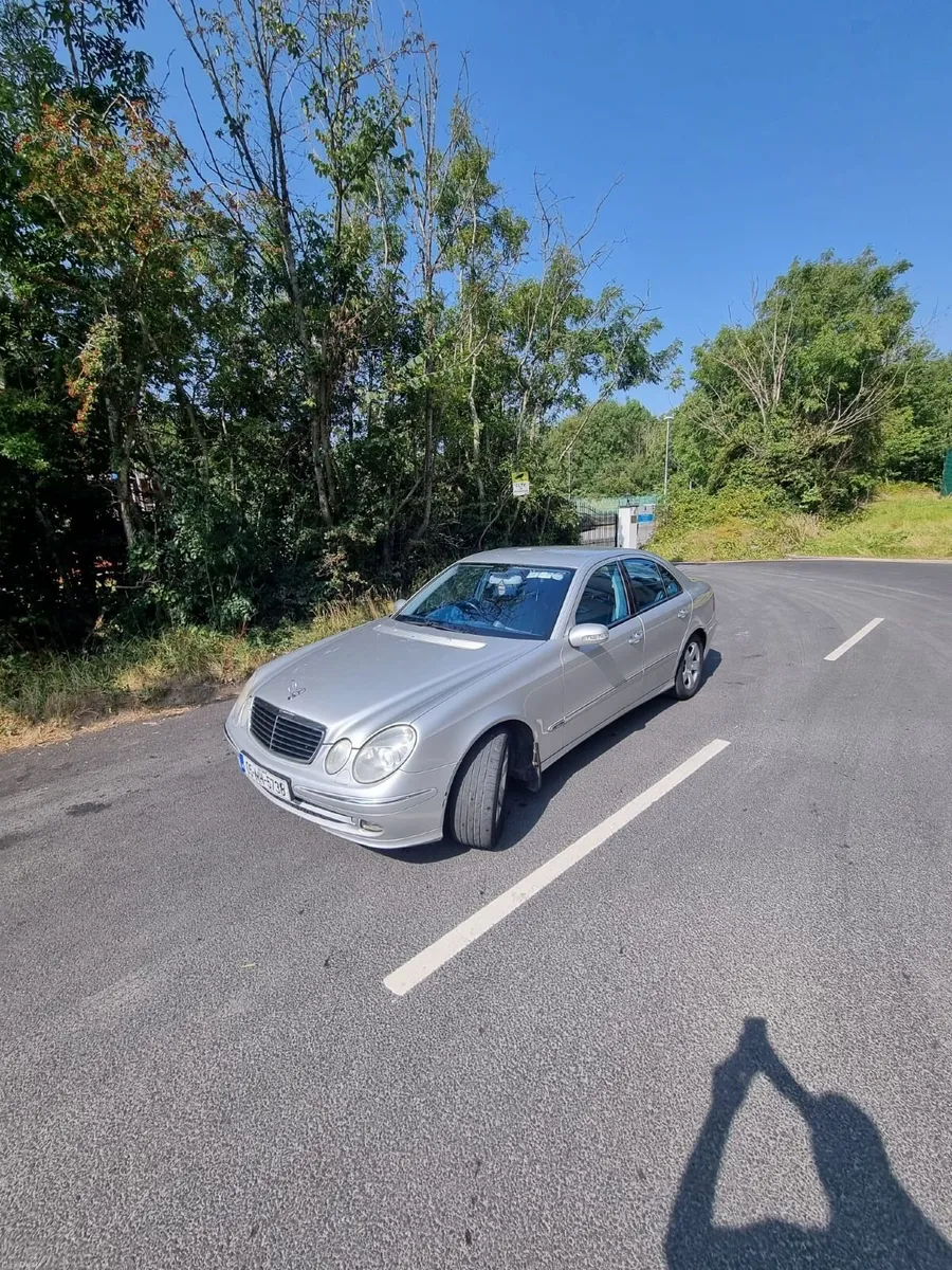 Mercedes-Benz E-Class 2005 - Image 1