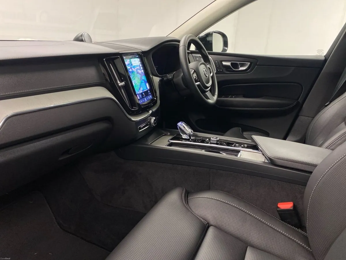 Volvo XC60 2 YEAR VOLVO SELEKT WARRANTY ULTRA DARK - Image 3