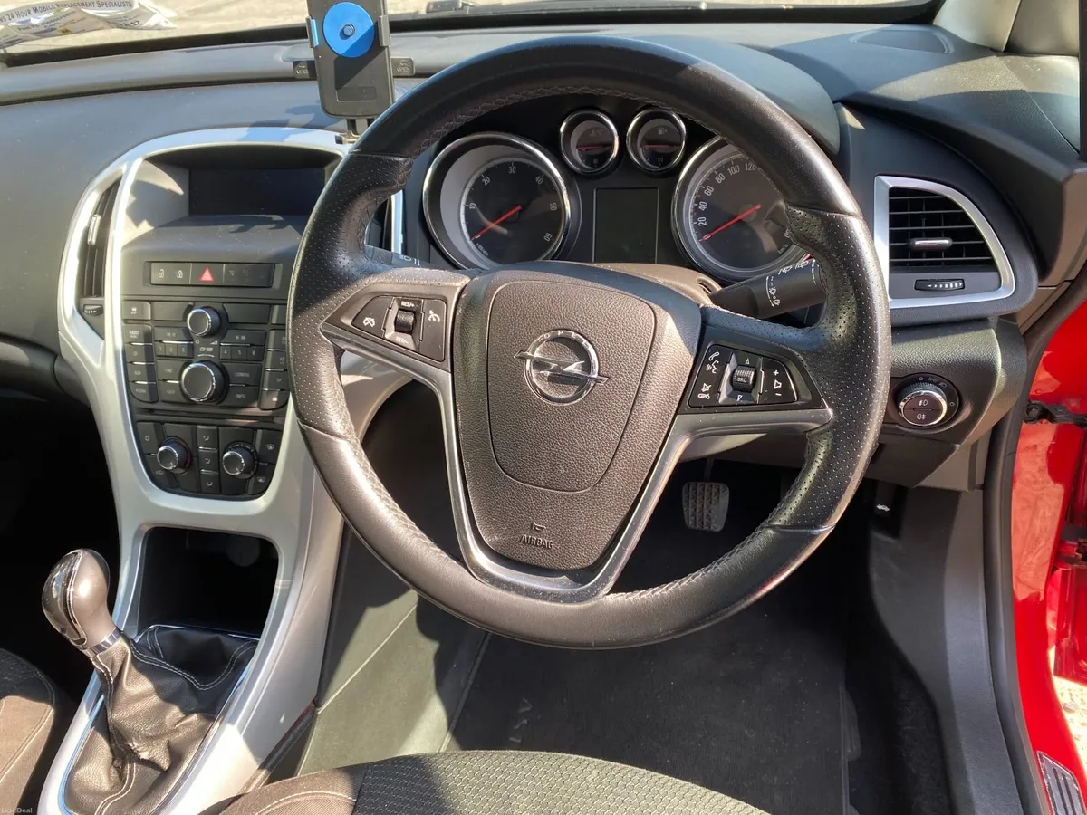 Opel Astra 2010 - Image 3