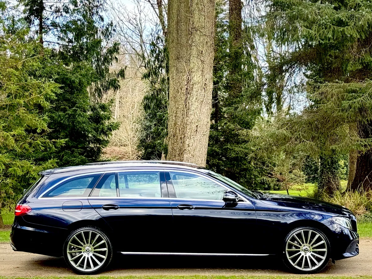 E220 D AVANTGARDE * LOW KMS * - Image 4