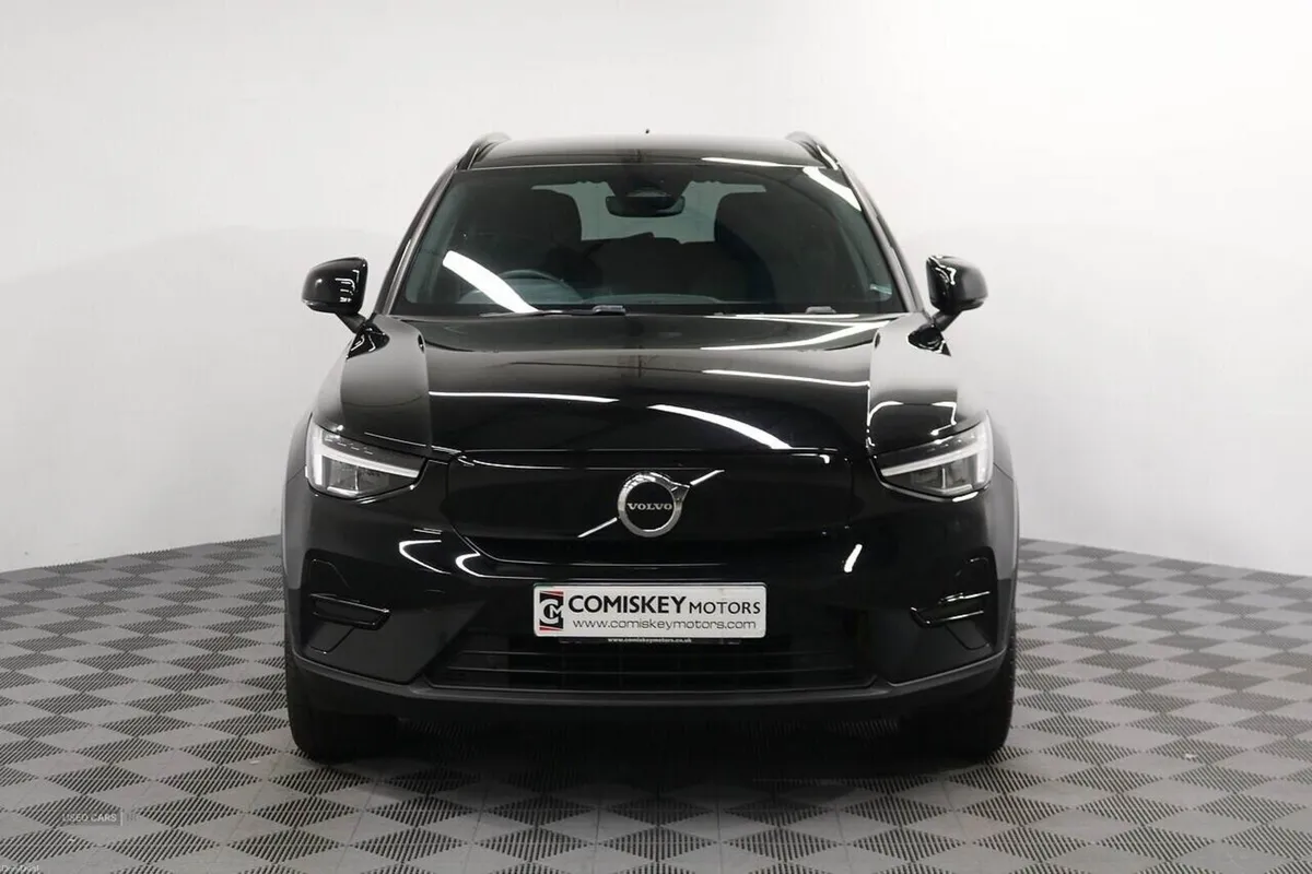 Volvo XC40 Core - Image 2