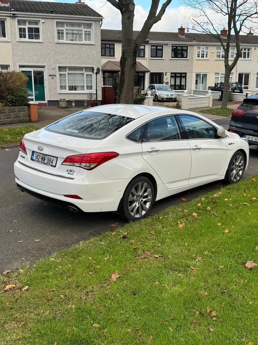 Hyundai i40 blue service history - Image 1