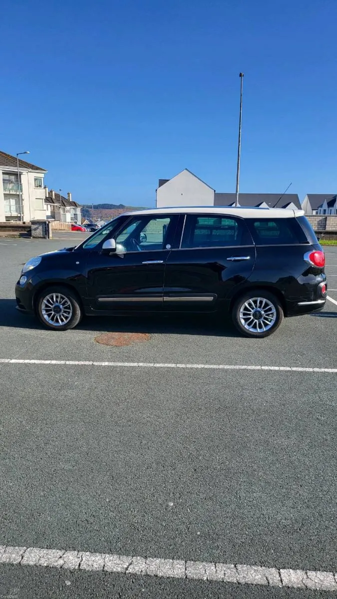Fiat 500L - Image 1