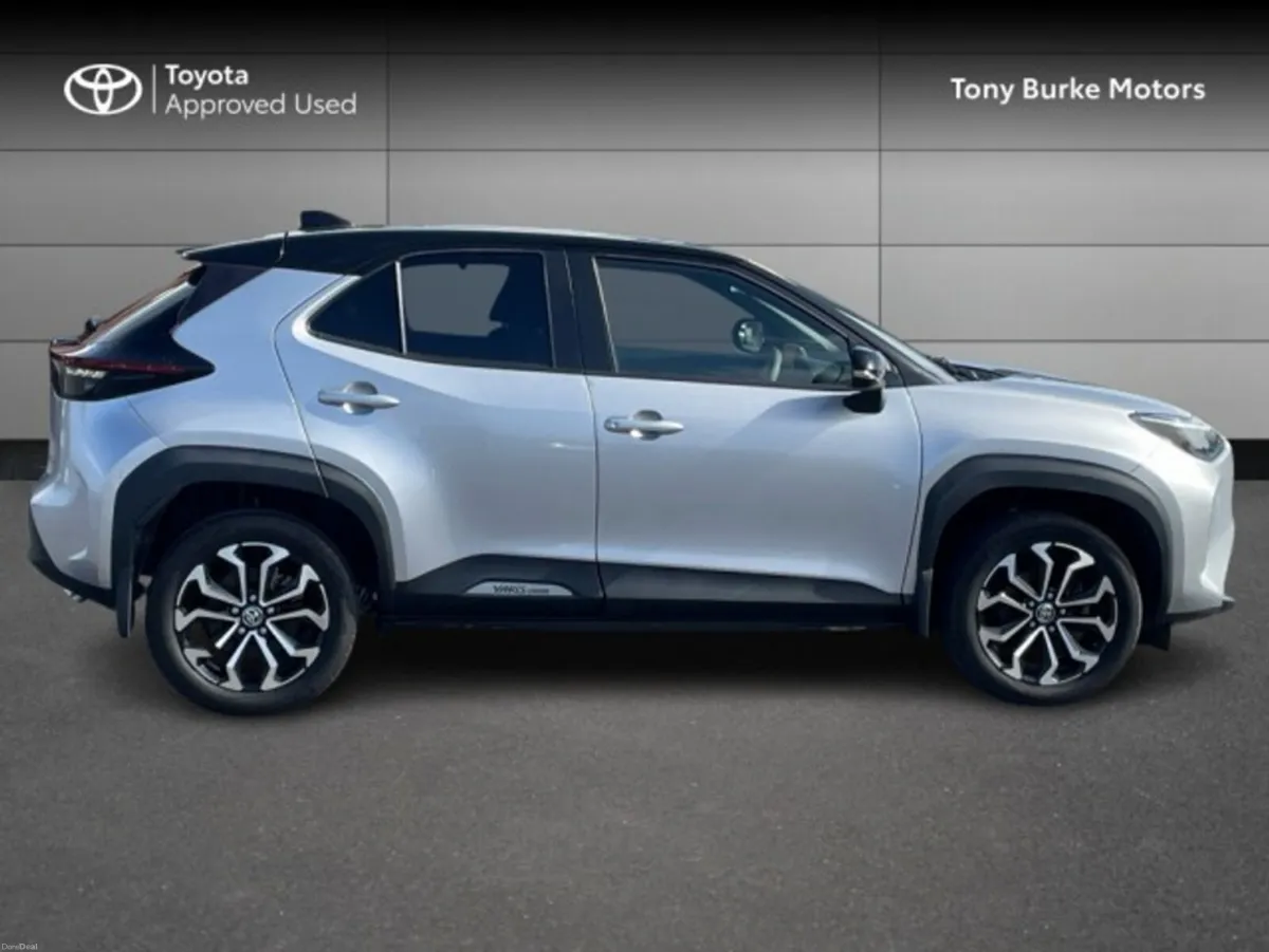 Toyota Yaris Cross LunaSport - BiTone - 1.5 Hybrid - Image 3