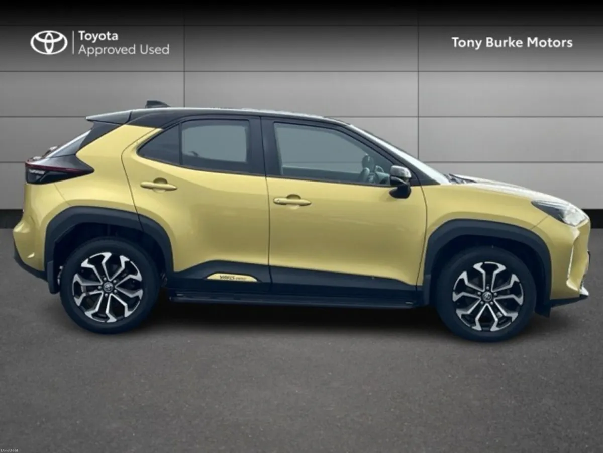 Toyota Yaris Cross LunaSport - BiTone - 1.5 Hybrid - Image 3