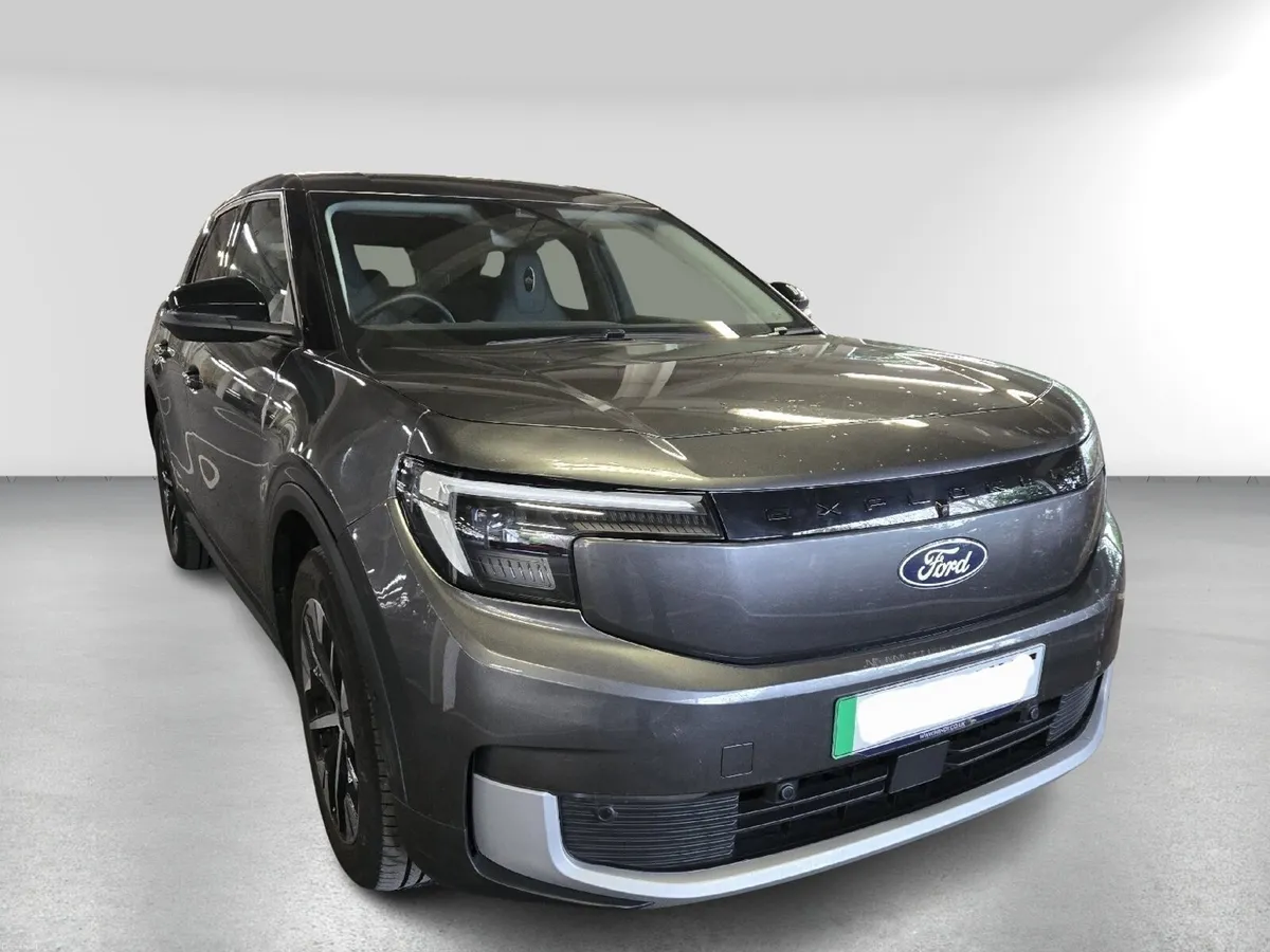 Ford Explorer 2024 Select with Driver Package - Image 4