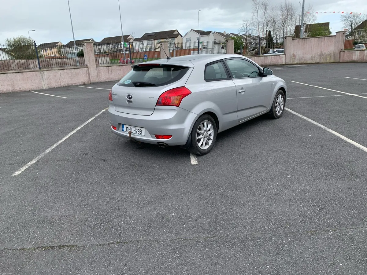 2010 Kia pro-ceed - Image 2