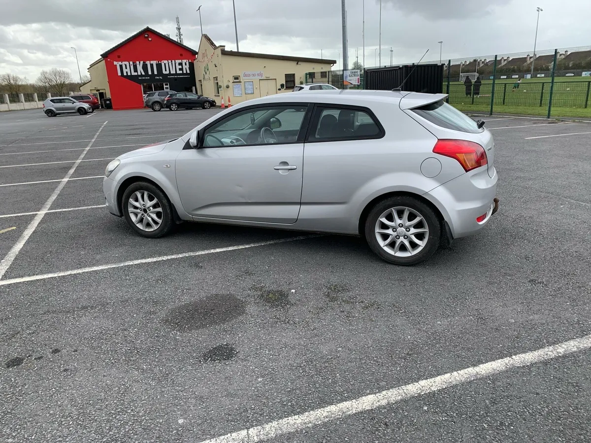 2010 Kia pro-ceed - Image 4