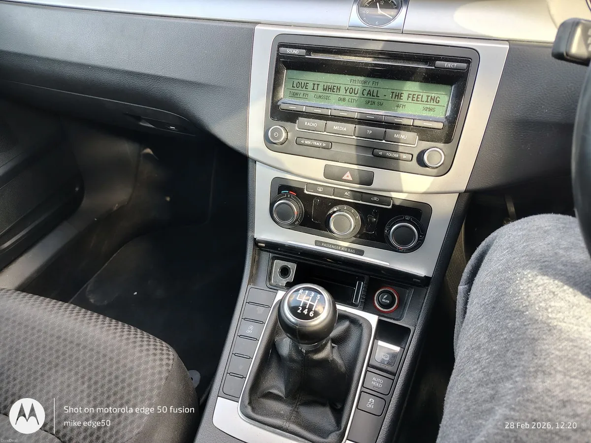 Volkswagen Passat 2011 - Image 4