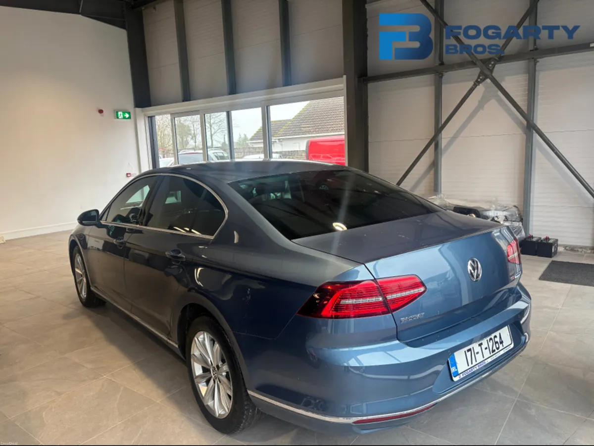 Volkswagen Passat 2017 - Image 5