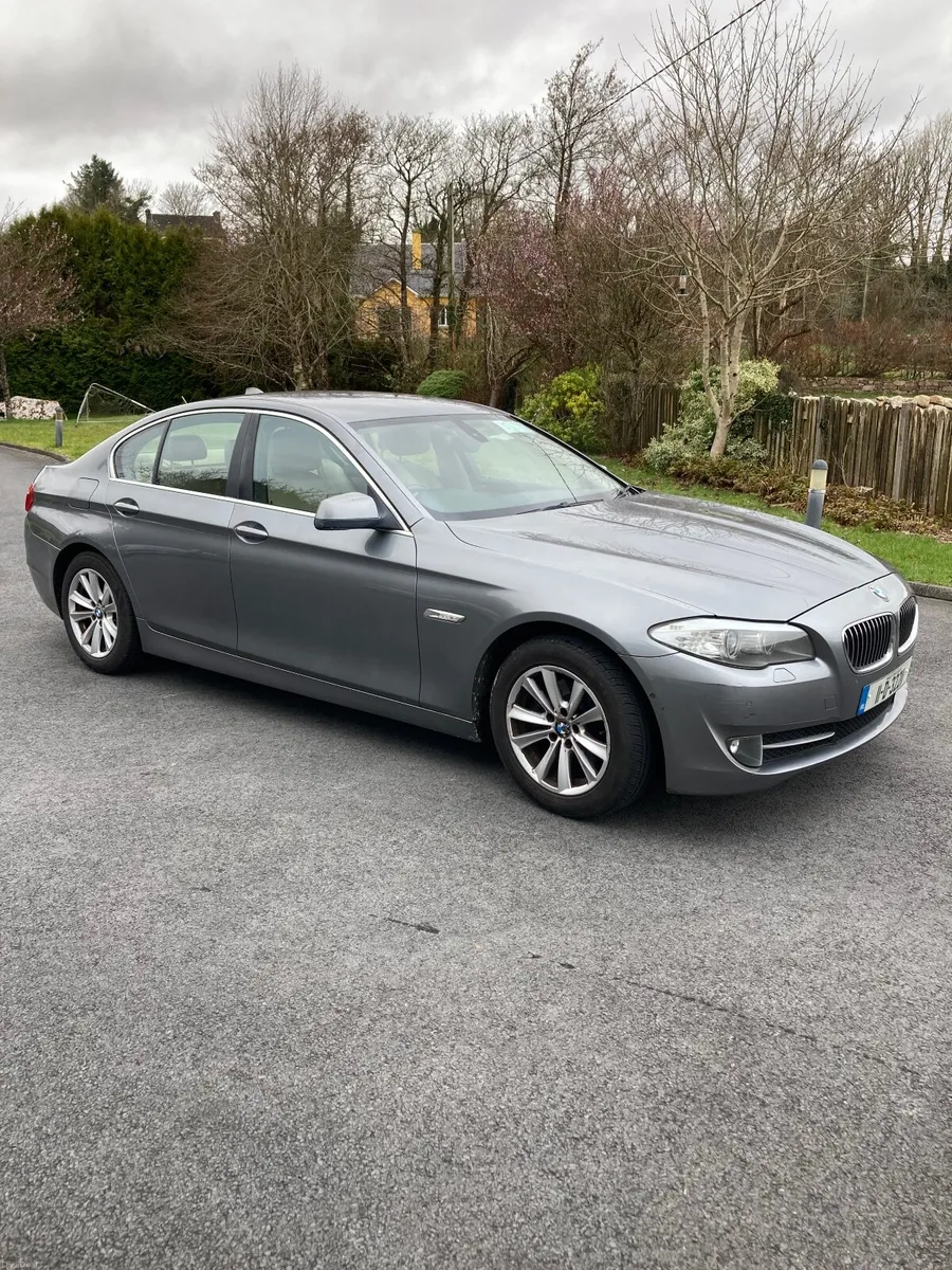 BMW 5-Series 2011 - Image 1